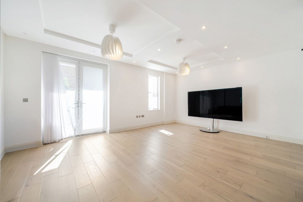 Property photo 1 of 18 1-6A0394A338522-1...