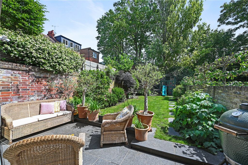 Property photo 3 of 15 Garden