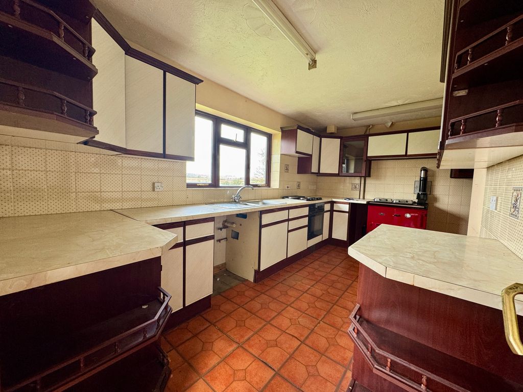 Property photo 3 of 24 Kitchen