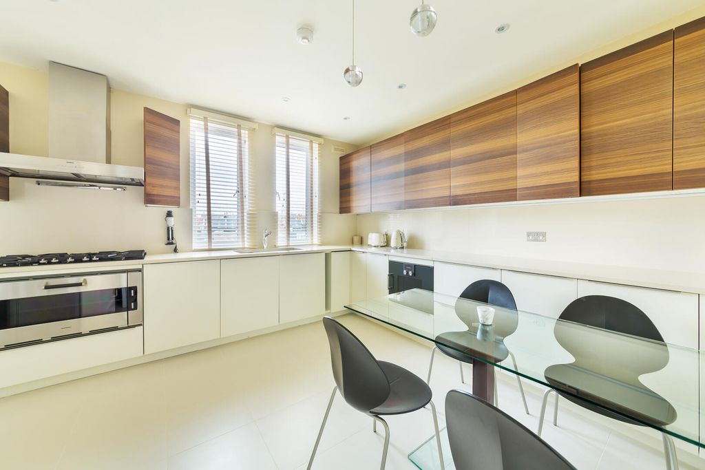 Property photo 2 of 11 Flat 5, 20 Tedworth Square, London Sw3 4Dy-14.Jpg