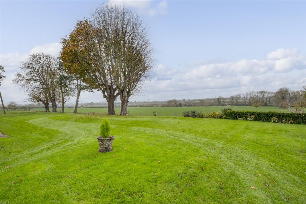 Additional image 33 of 6 bed detached house for saleThe Ride, Totternhoe, Bedfordshire LU6