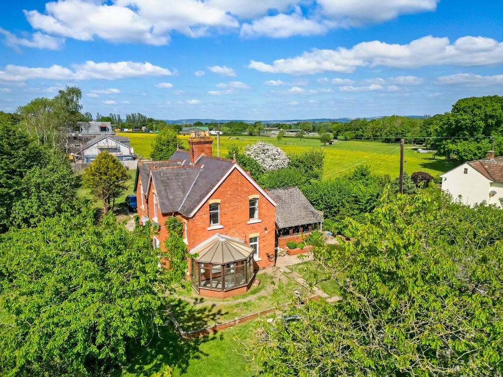 Property photo 1 of 28 Picture No. 04