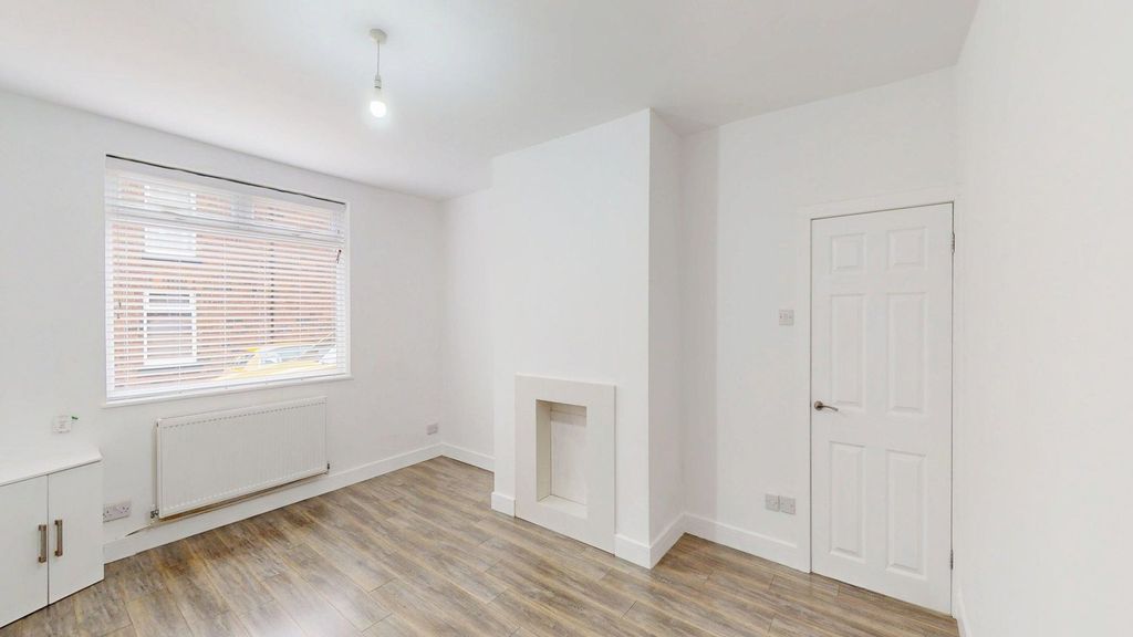 Property photo 2 of 12 Lounge