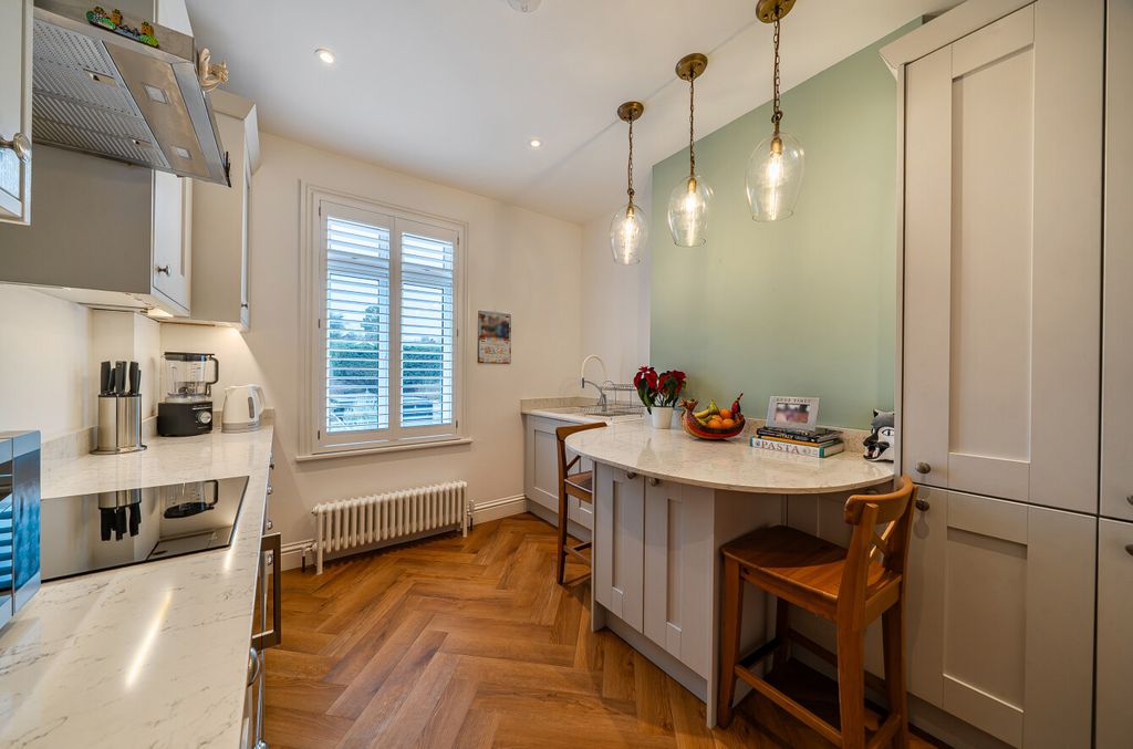 Property photo 3 of 17 1403571-13-69779d...