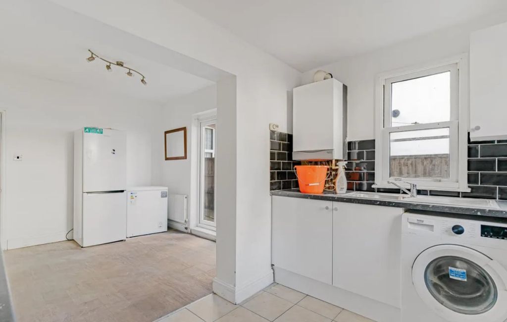 Property photo 2 of 23