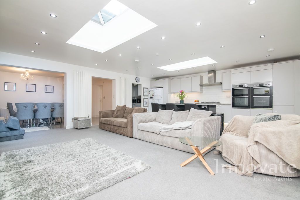 Property photo 2 of 13 Photo 2