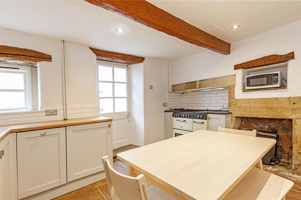 Property photo 3 of 18 Kitchen