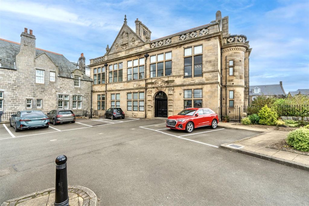 Property photo 1 of 42 Carnegie Apartments, Dunfermline
