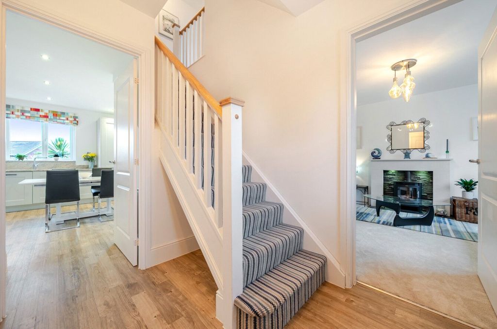 Property photo 2 of 14 Entrance Hall