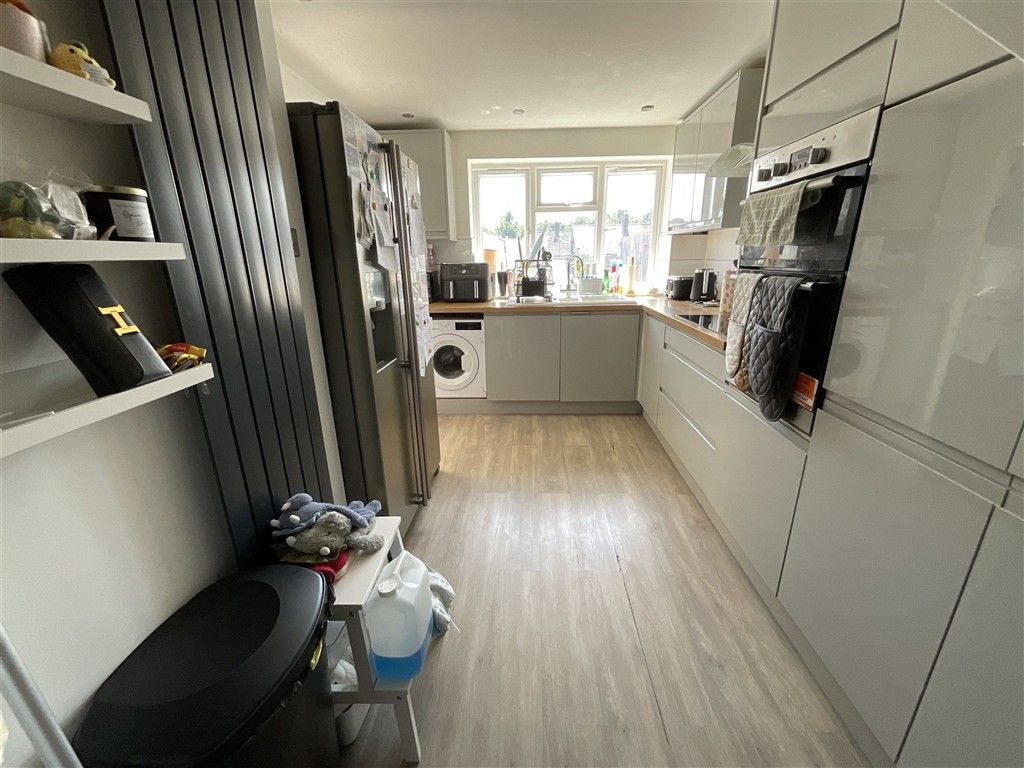 Property photo 3 of 6 Kitchen