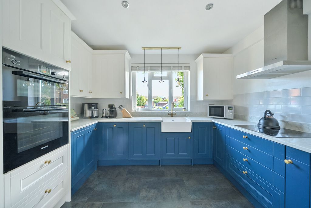 Property photo 2 of 17 Kitchen