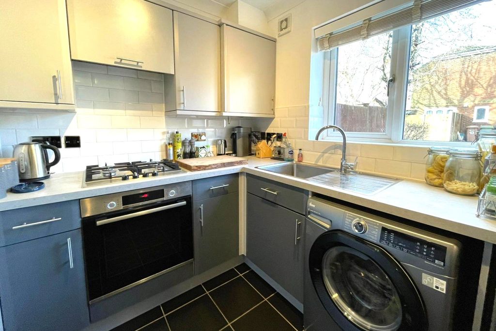 Property photo 2 of 8 Picture No. 21