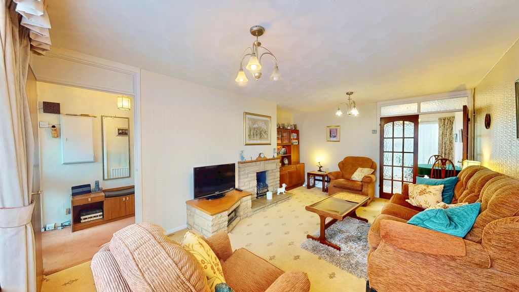 Property photo 3 of 32