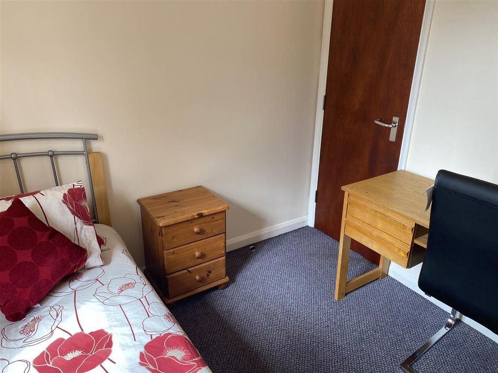 Property photo 1 of 19 Bedroom 2 - 58A Mill Road.Jpg