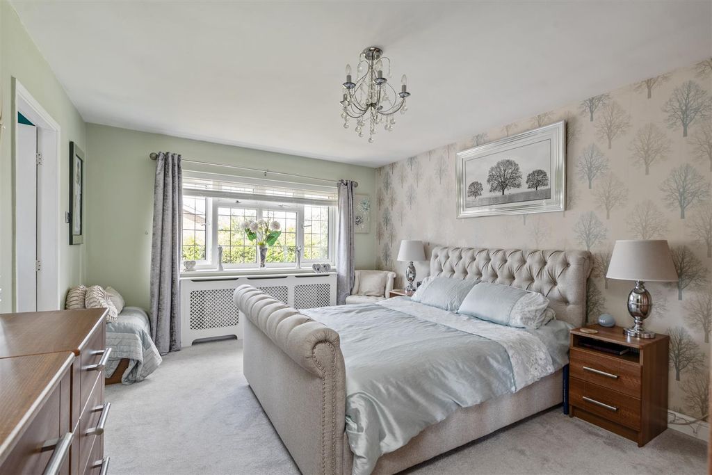 Property photo 2 of 18 31 Rawthorn Drive_1.Jpg