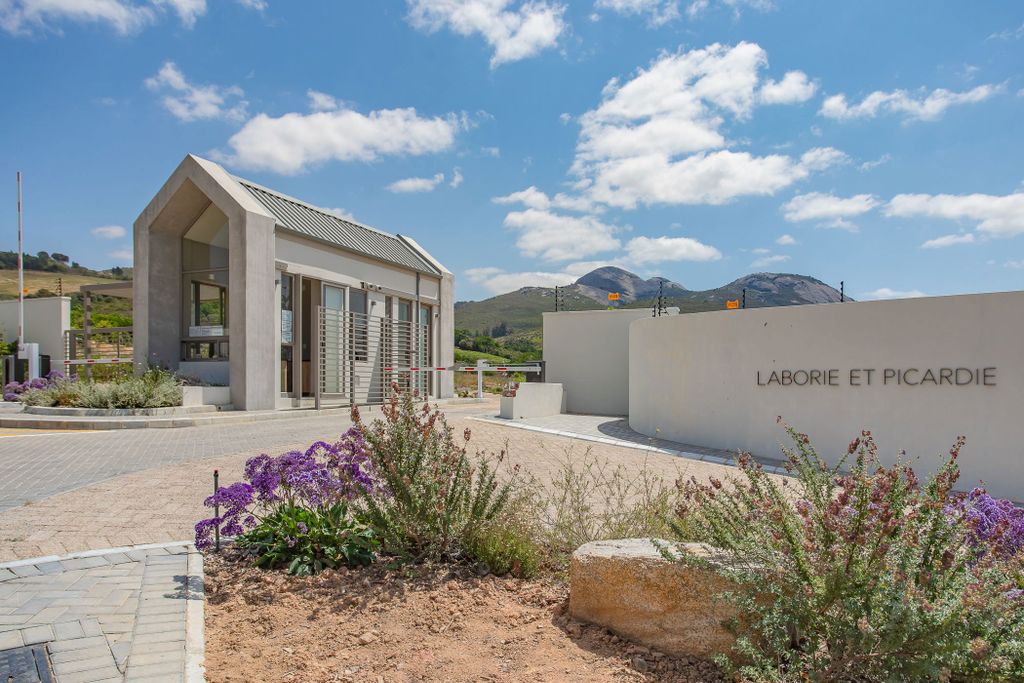 Property photo 1 of 13 Tk1719728