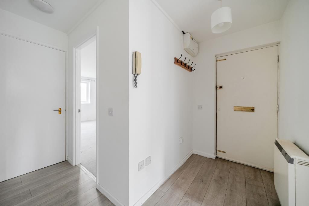 Property photo 2 of 17 Entrance Hall