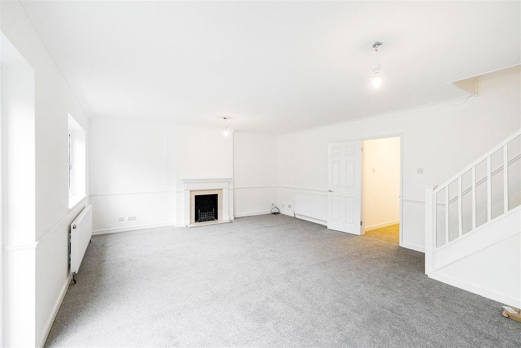 Property photo 2 of 27