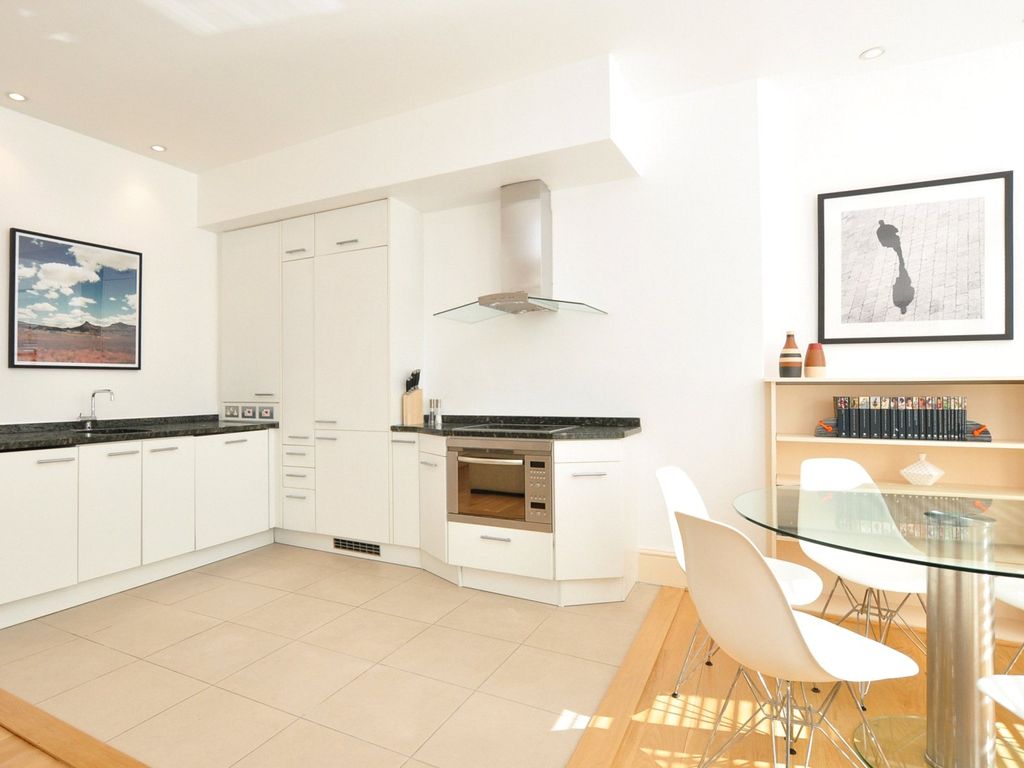 Property photo 3 of 7 Kitchen