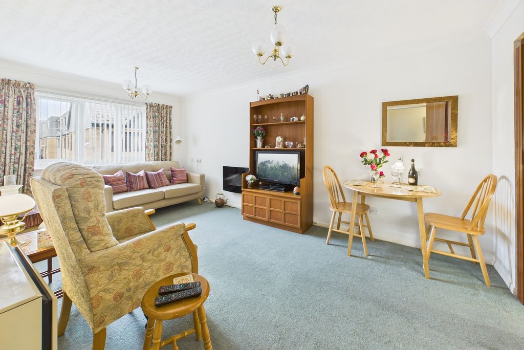 Property photo 3 of 12 Cam02545G0-Pr0530-Still003