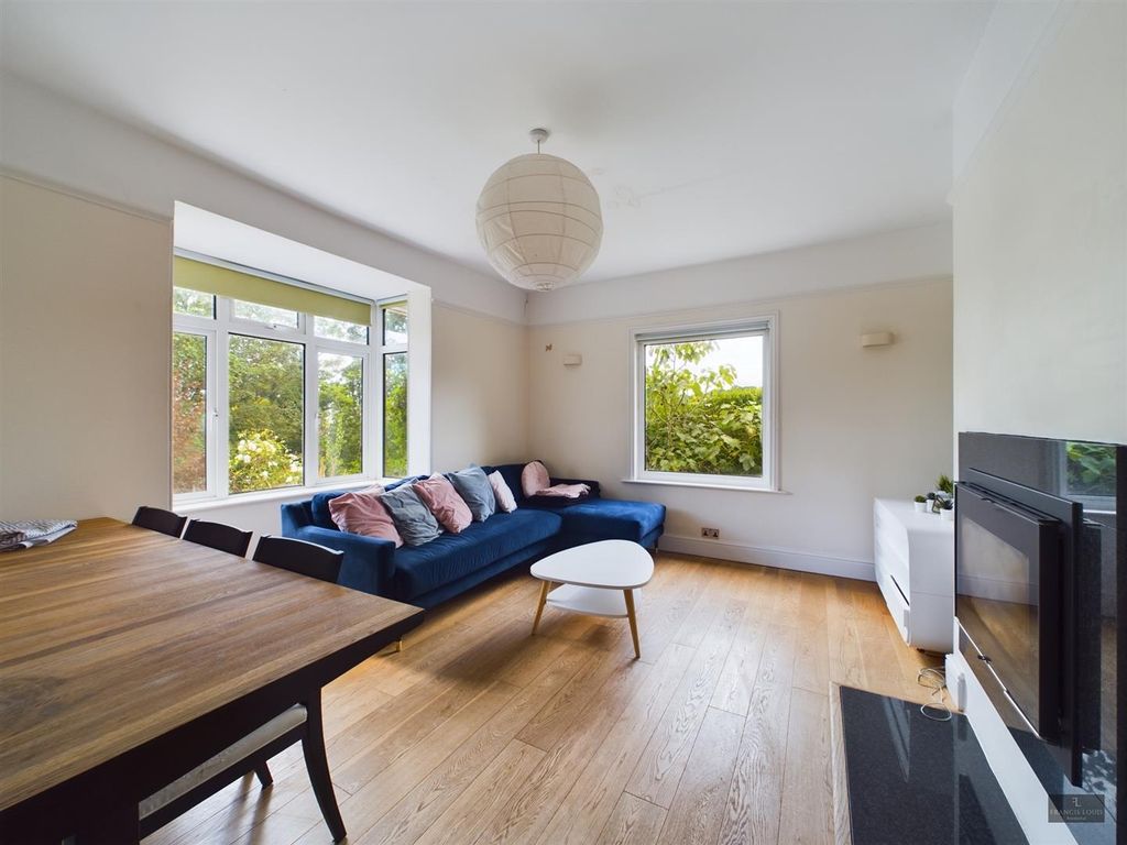 Property photo 1 of 12 Cam01856G0-Pr0125-Still003.Jpg