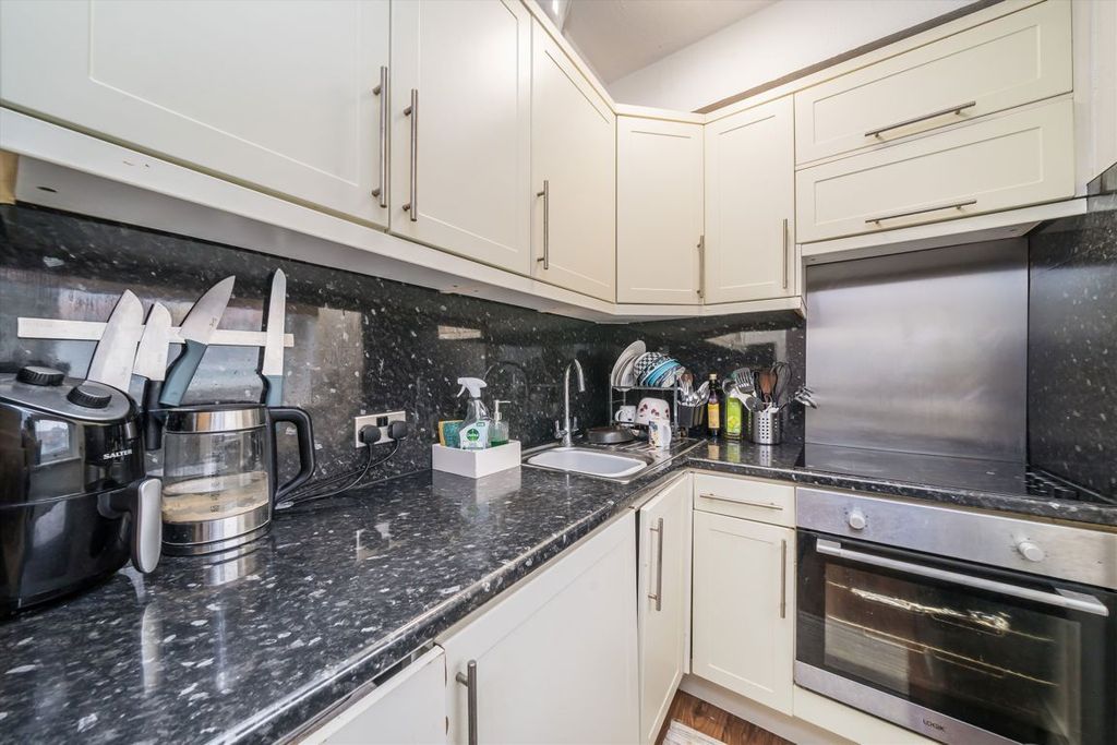 Property photo 3 of 5