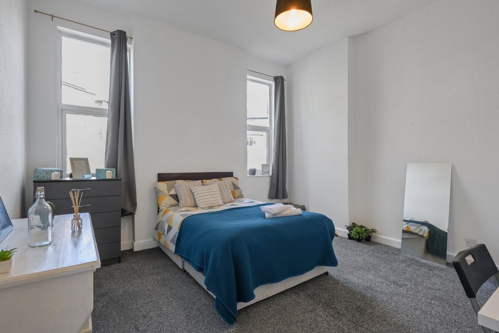 Property photo 2 of 7 Picture No. 20