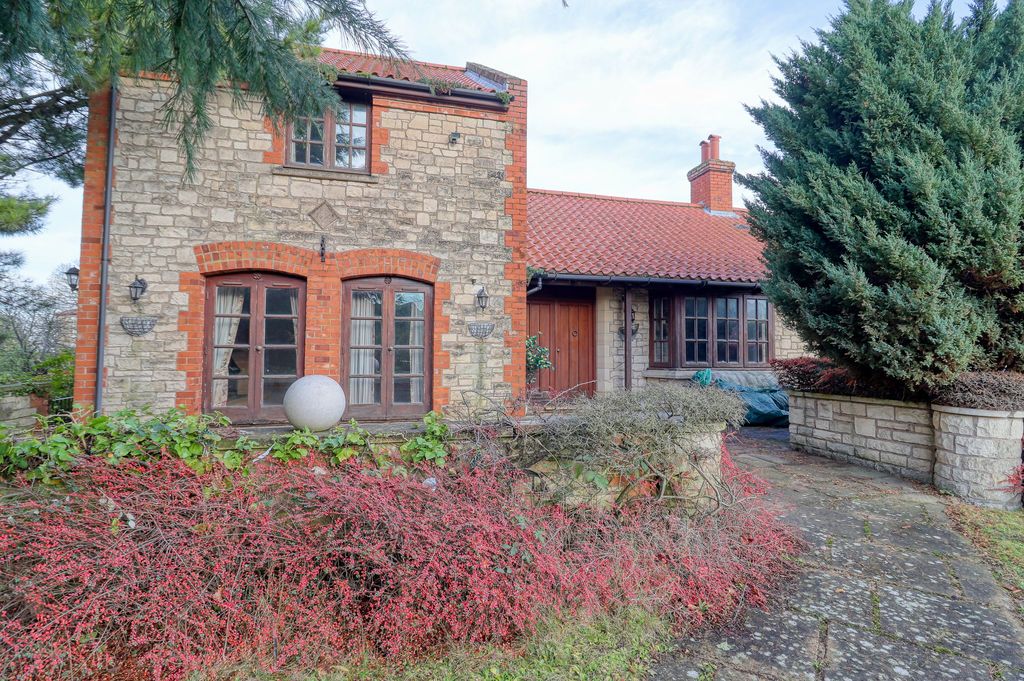 Property photo 1 of 20 Frontal