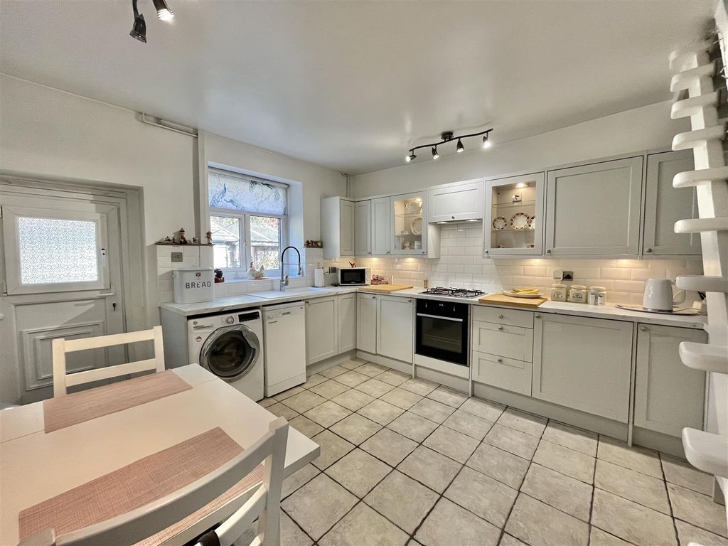 Property photo 3 of 14 Dining Kitchen