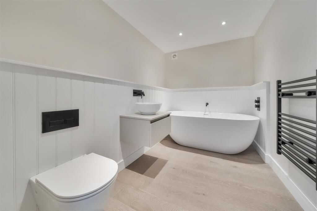 Property photo 3 of 12 Bathroom