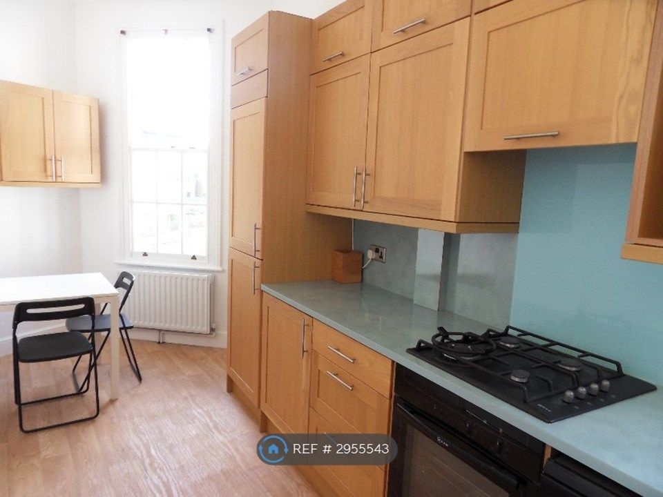 Property photo 3 of 9 Kitchen
