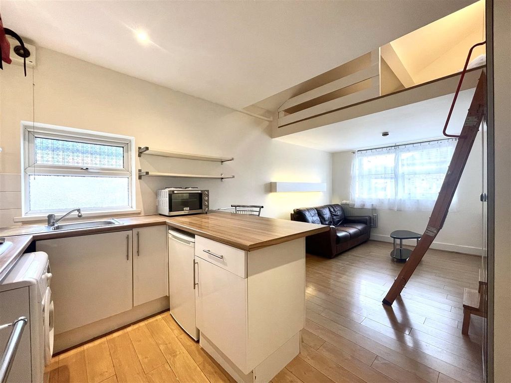 Property photo 2 of 8 Picture No. 07