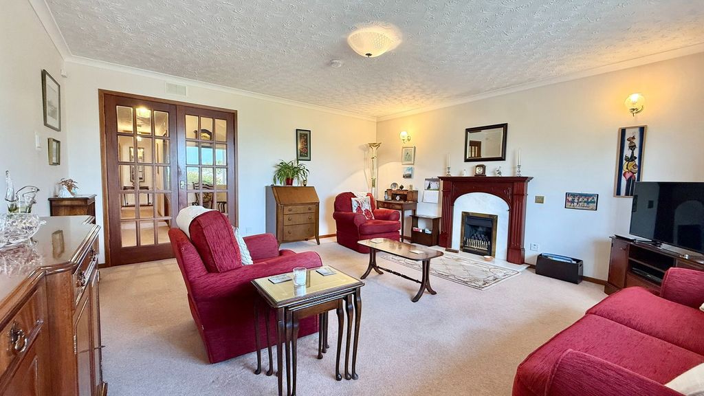 Property photo 3 of 27