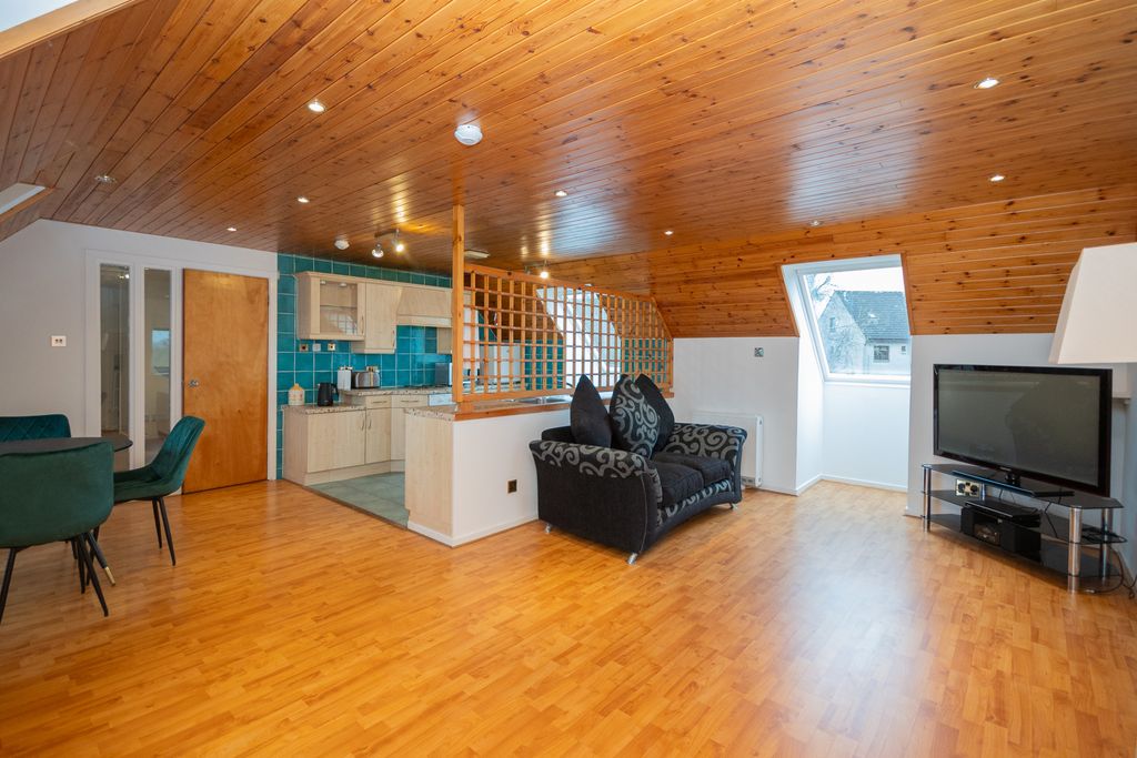 Property photo 2 of 15 Lounge