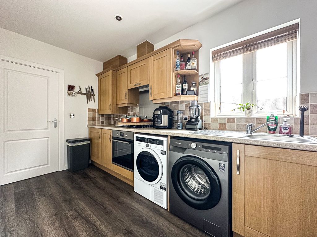 Property photo 3 of 13 44168811