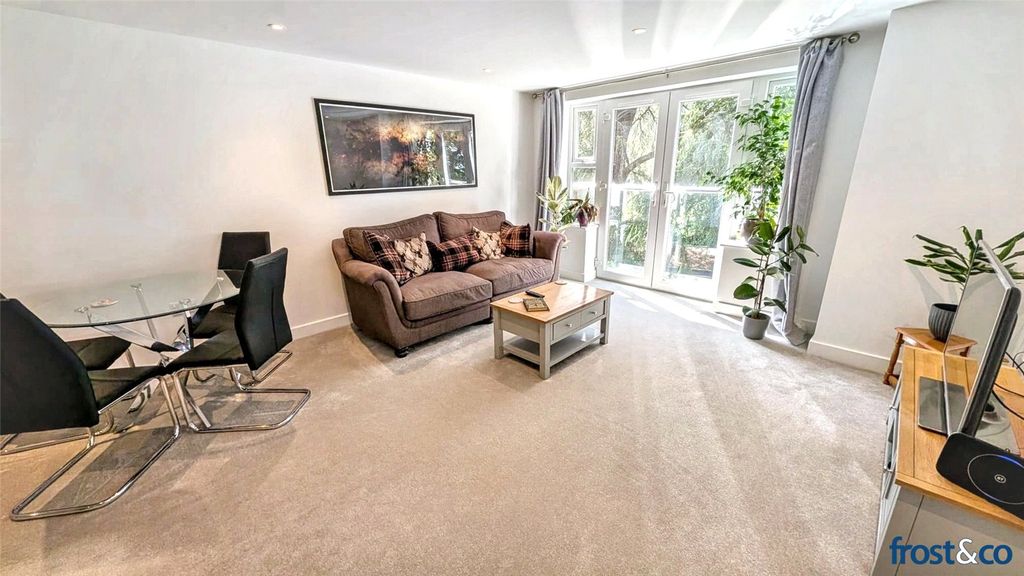 Property photo 2 of 13 Lounge