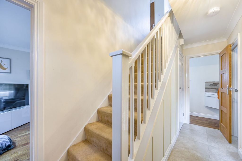 Property photo 2 of 31