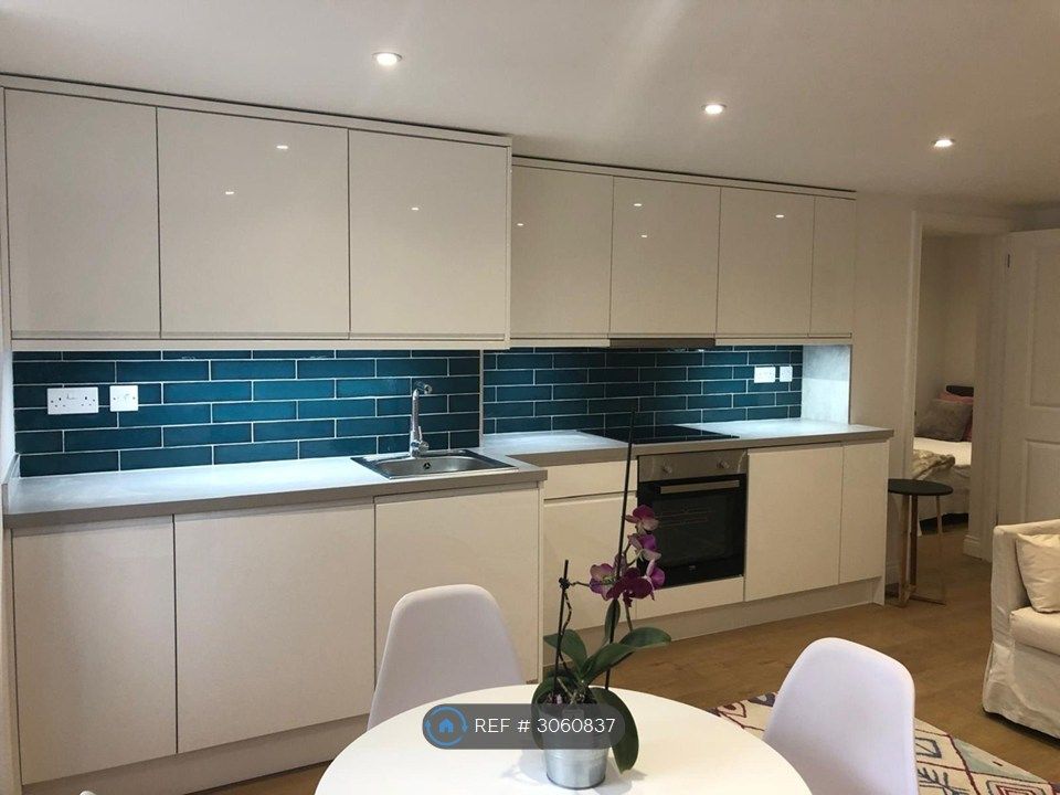 Property photo 1 of 10 Flat 1: Gourmet Kitchen