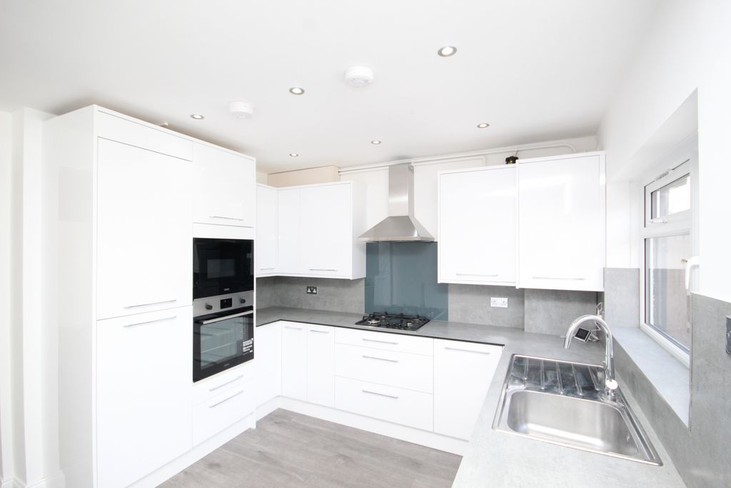 Property photo 1 of 10 Torbay Road, Harrow, Middlesex, Ha2