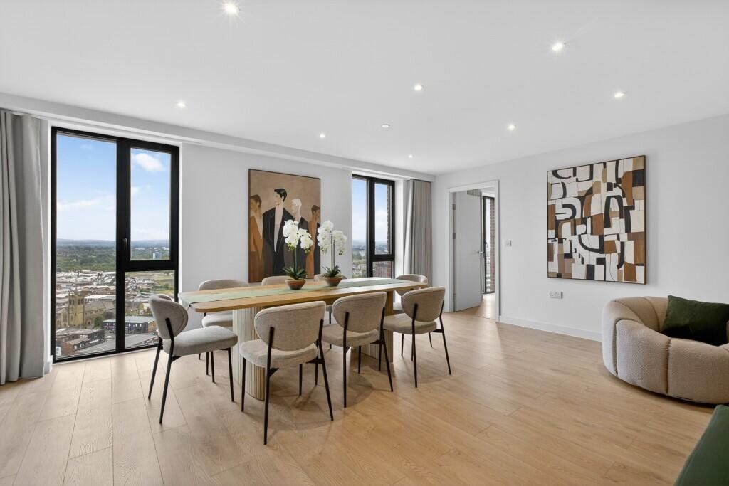 Property photo 2 of 20 Dining Room