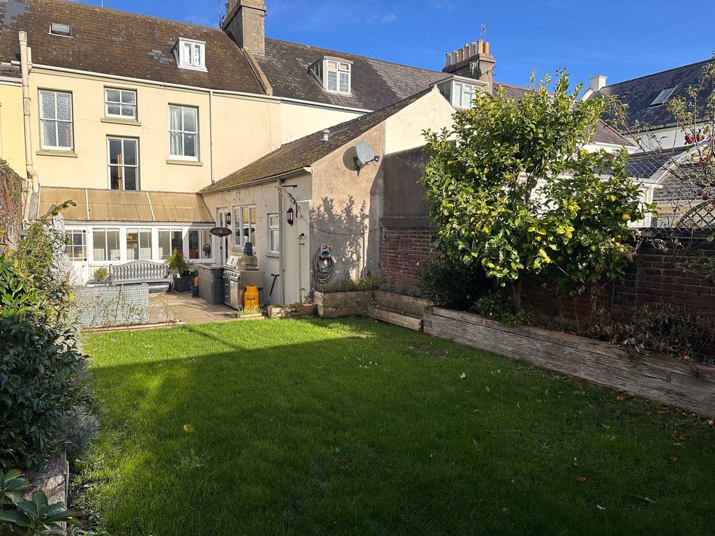 Property photo 2 of 25