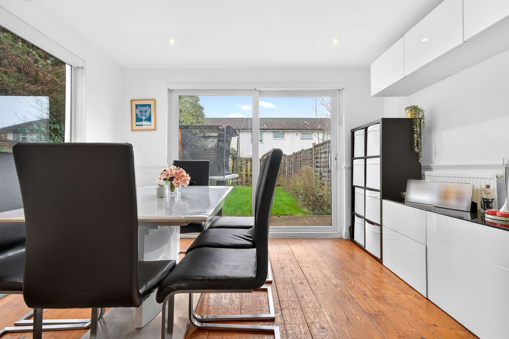 Property photo 2 of 18 Dinning Room