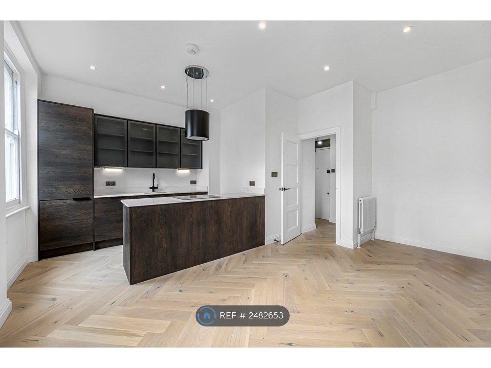 Property photo 1 of 8 Kitchen / Living