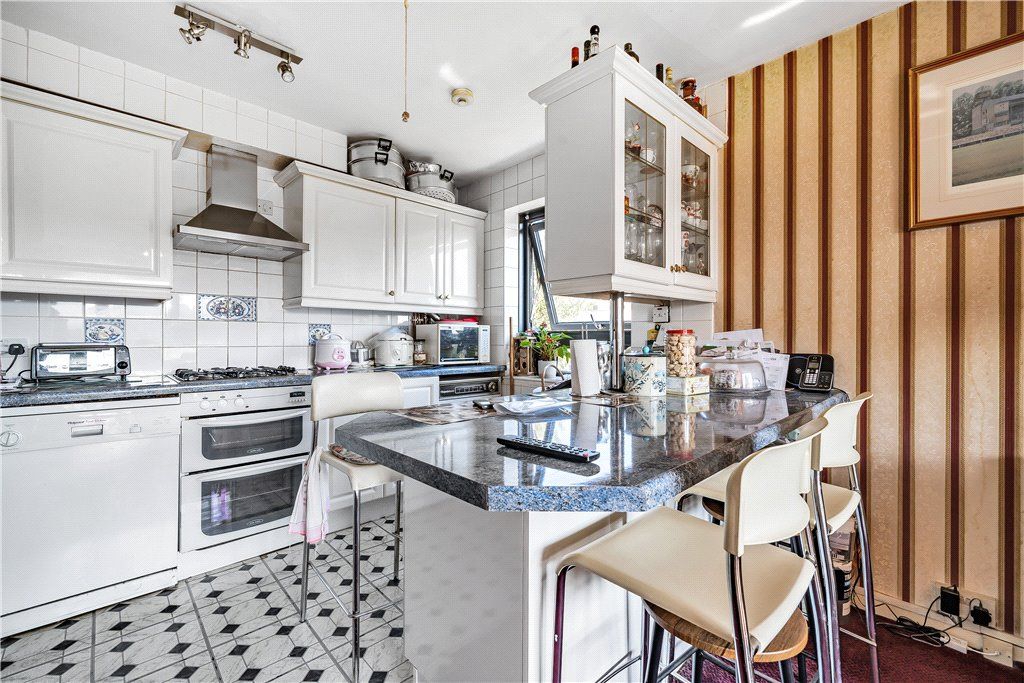 Property photo 3 of 12 Kitchen