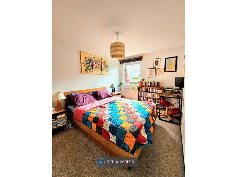 Property photo 3 of 14 Master Bedroom