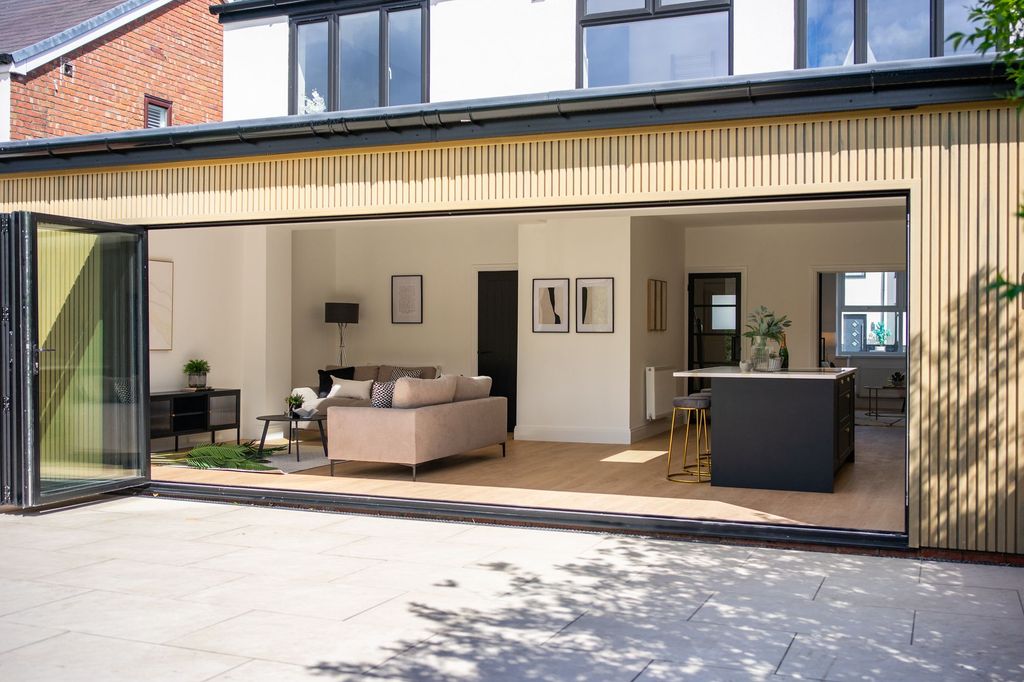 Property photo 2 of 28 Rear Extension