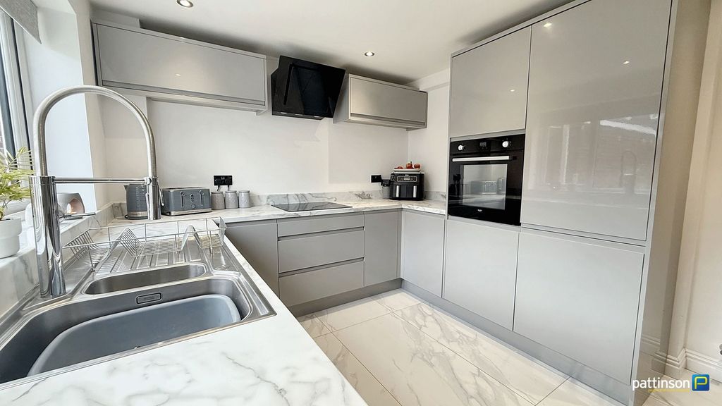 Property photo 3 of 29