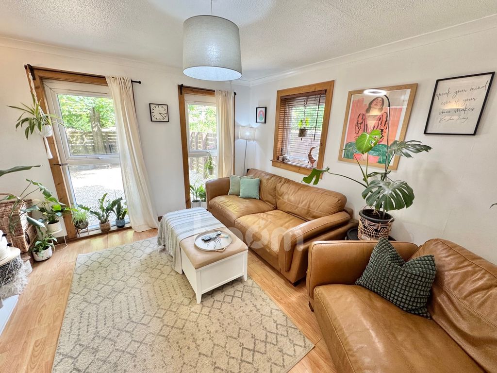 Property photo 2 of 21 Park Green, Erskine Lounge Pic