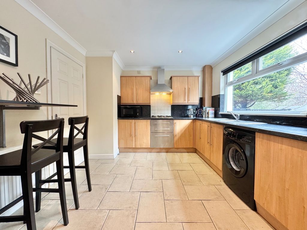 Property photo 3 of 28 Reform Street, Beith Kitchen