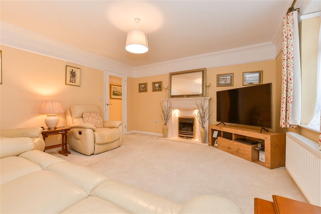 Property photo 3 of 15 Lounge 2